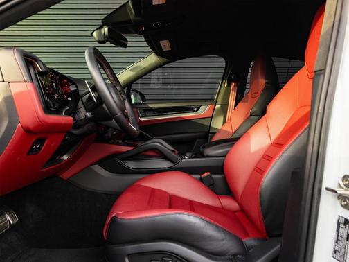 2025 Porsche Cayenne Turbo GT