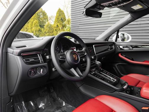 2025 Porsche Macan Base