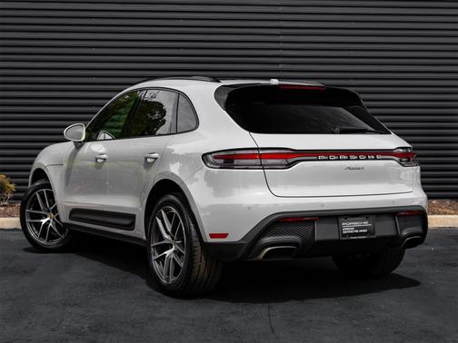 2025 Porsche Macan Base