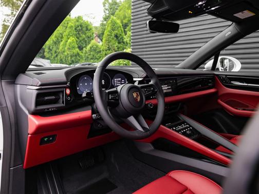 2025 Porsche Macan 4