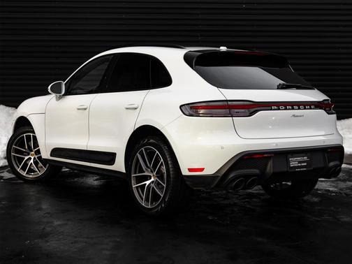 2025 Porsche Macan Base