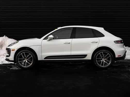 2025 Porsche Macan Base