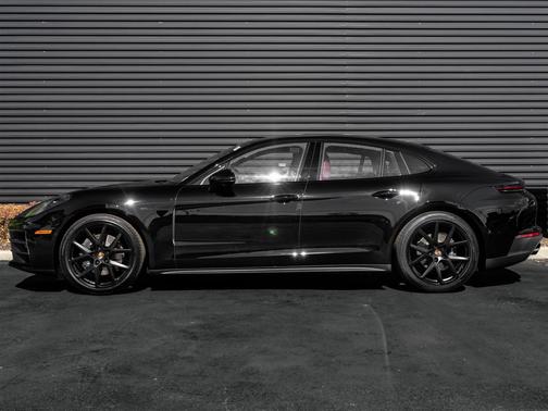 2026 Porsche Panamera 4