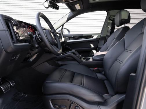 2025 Porsche Cayenne S