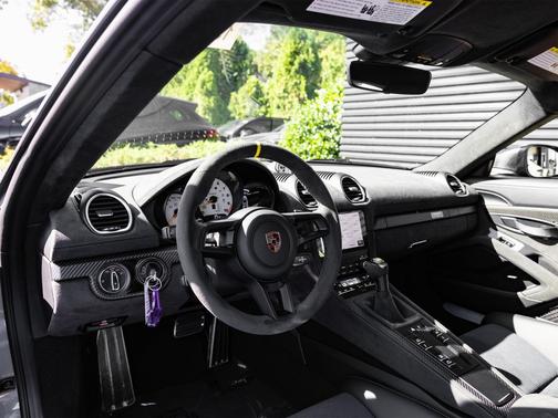 2025 Porsche 718 Cayman GT4 RS