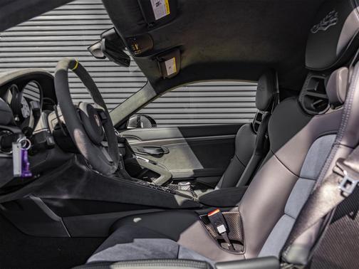 2025 Porsche 718 Cayman GT4 RS