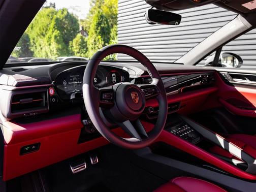 2025 Porsche Macan 4S