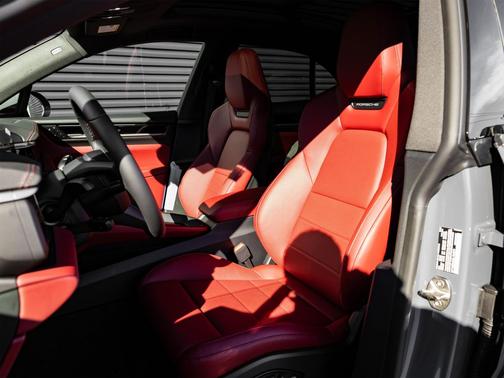 2025 Porsche Macan 4S