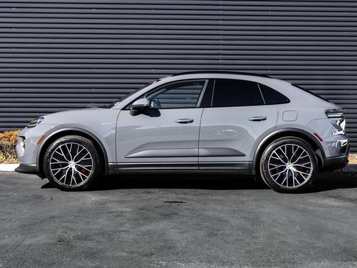 2025 Porsche Macan 4S