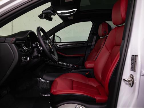 Carrara White Metallic 2026 Porsche Macan Macan