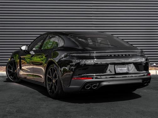 2025 Porsche Panamera 4