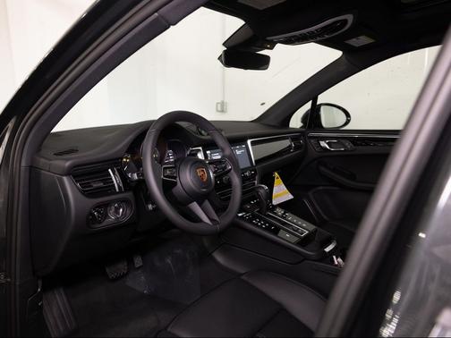 Volcano Grey Metallic 2026 Porsche Macan Macan