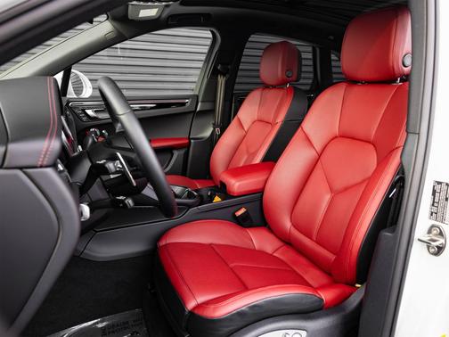 2025 Porsche Macan Base