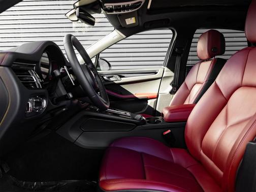 2023 Porsche Macan T