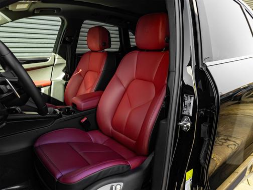 2023 Porsche Macan T