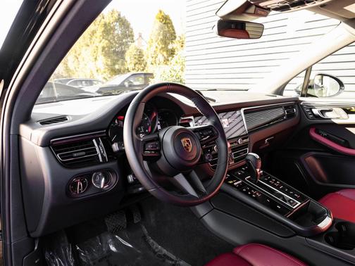 2023 Porsche Macan T