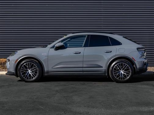 2025 Porsche Macan 4