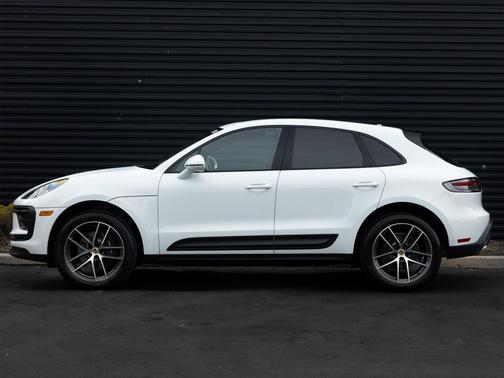 2025 Porsche Macan Base