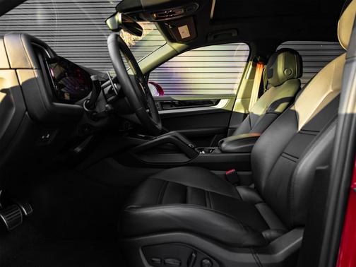 2025 Porsche Cayenne S