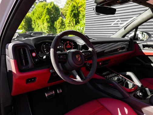 2026 Porsche Cayenne GTS
