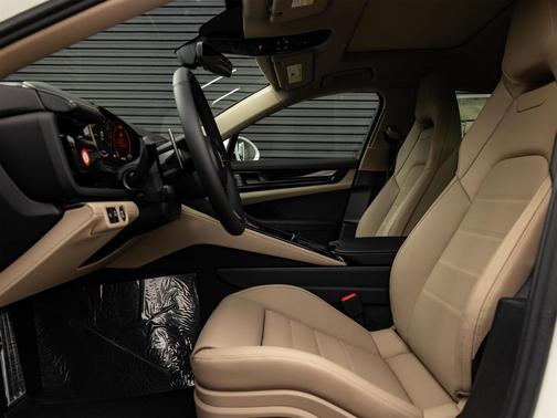 2026 Porsche Panamera 4