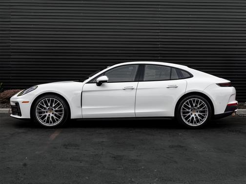 2026 Porsche Panamera 4