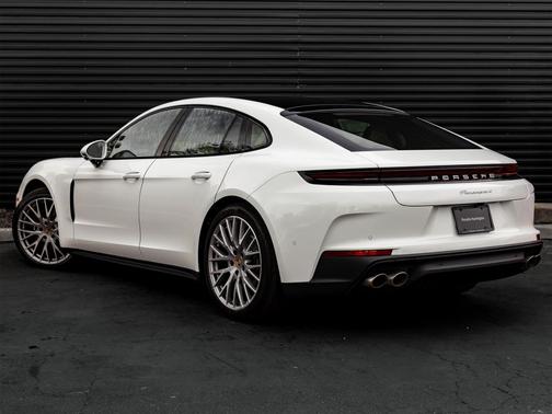 2026 Porsche Panamera 4