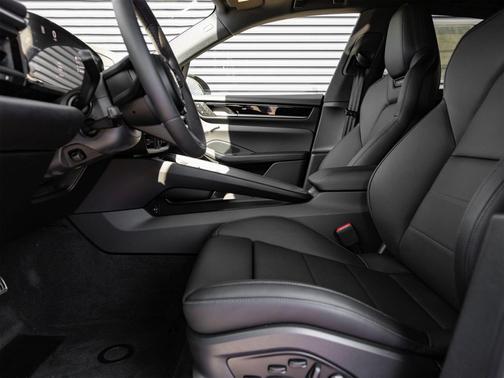 2025 Porsche Macan 4S