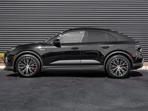 2025 Porsche Macan 4S