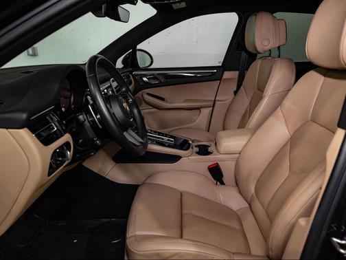 Volcano Grey Metallic 2023 Porsche Macan Macan