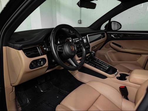 Volcano Grey Metallic 2023 Porsche Macan Macan