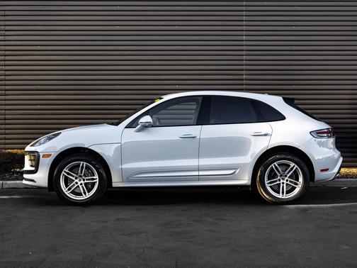 2022 Porsche Macan Base