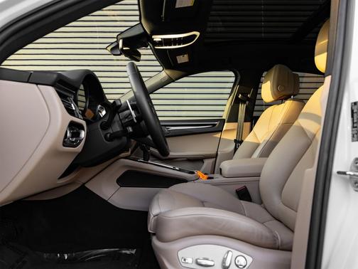 2022 Porsche Macan Base