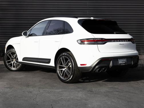 2025 Porsche Macan Base