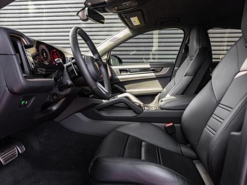 2024 Porsche Cayenne Turbo GT