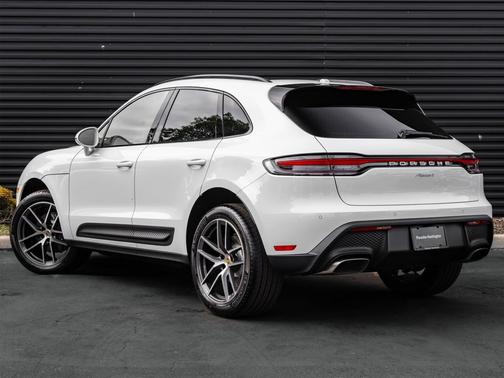 2025 Porsche Macan Base