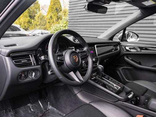 2025 Porsche Macan T