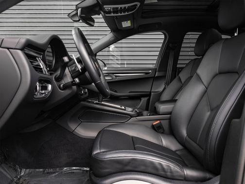 2025 Porsche Macan T