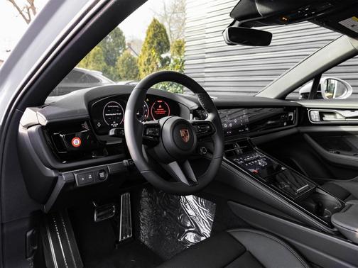 Ice Grey Metallic 2026 Porsche Panamera 4