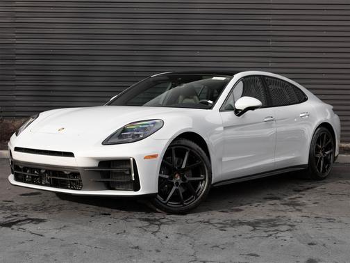 2026 Porsche Panamera 4