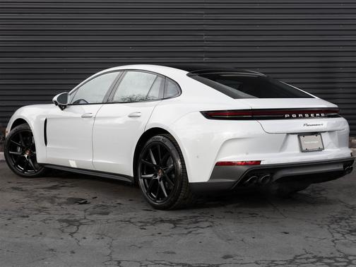 2026 Porsche Panamera 4