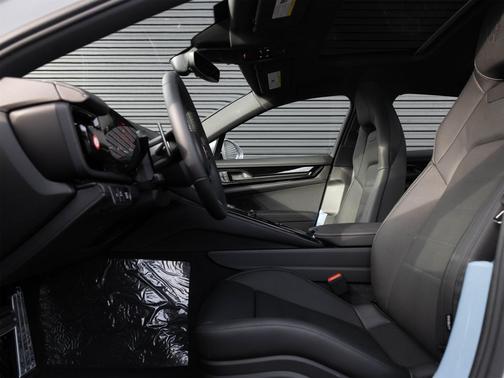 2026 Porsche Panamera 4
