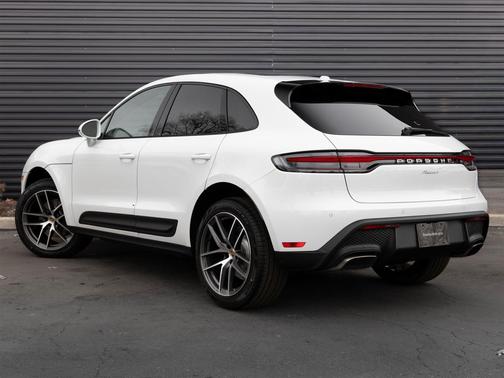 2026 Porsche Macan Base