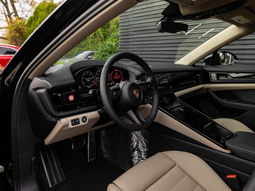 2026 Porsche Panamera 4