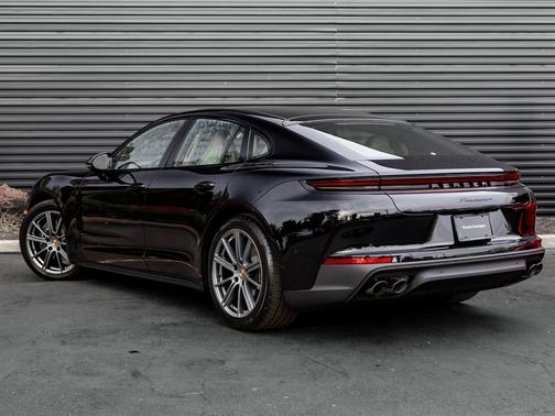 Jet Black Metallic 2026 Porsche Panamera 4