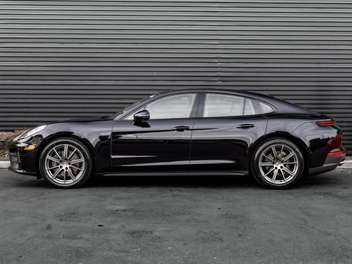 2026 Porsche Panamera 4