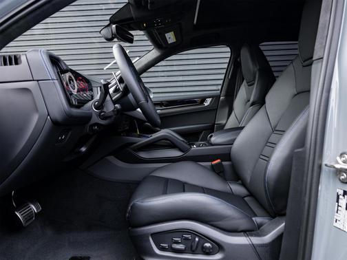 2026 Porsche Cayenne GTS