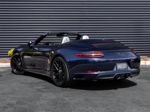 2017 Porsche 911 Carrera GTS