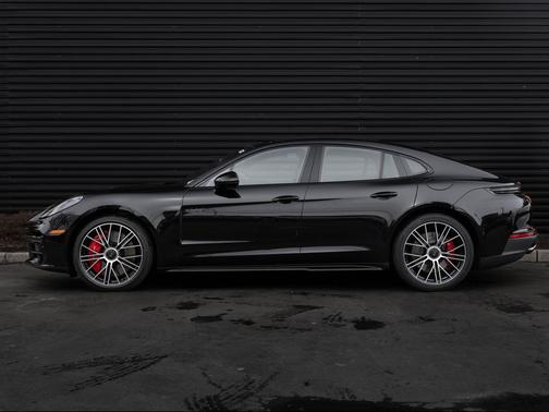 2026 Porsche Panamera Turbo