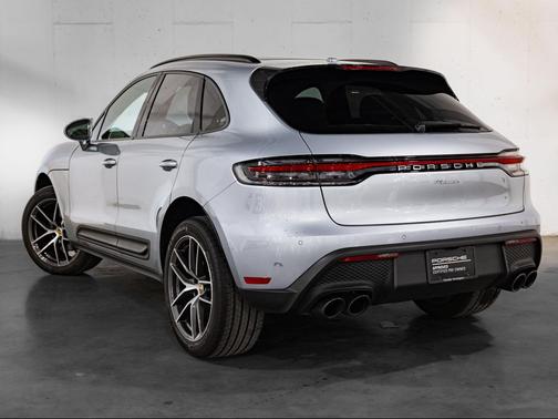 Dolomite Silver Metallic 2025 Porsche Macan Macan